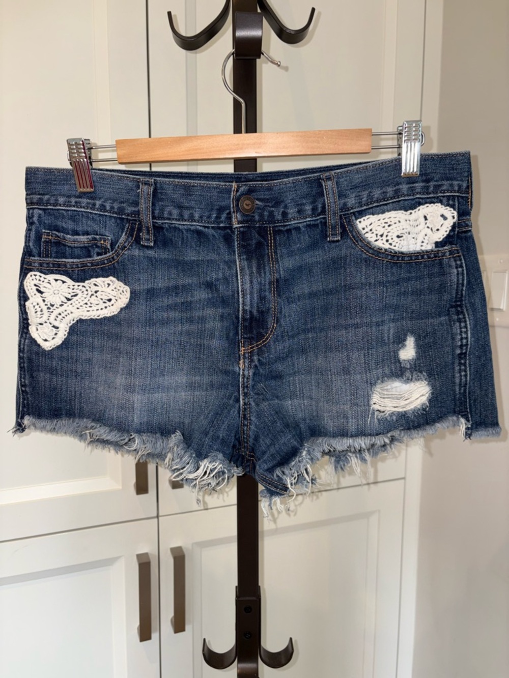 Hollister High Rise Distressed Denim Shortie Shorts Crochet Boho Festival 13 31